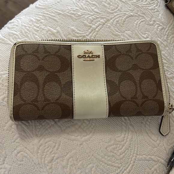 Authentic Coach Wallet - Picture 2 of 4